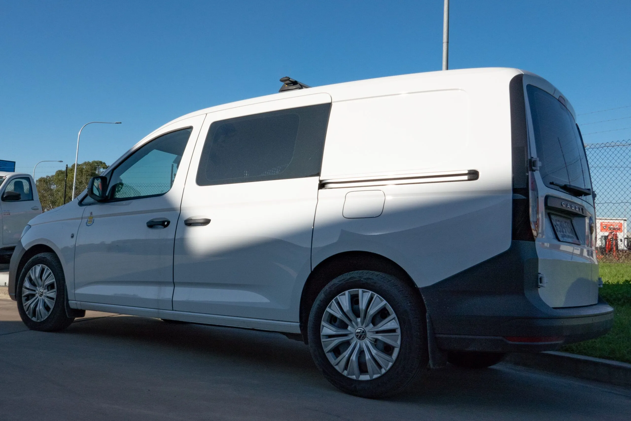 VW Caddy Cargo MY21+ Roor Racks side view
