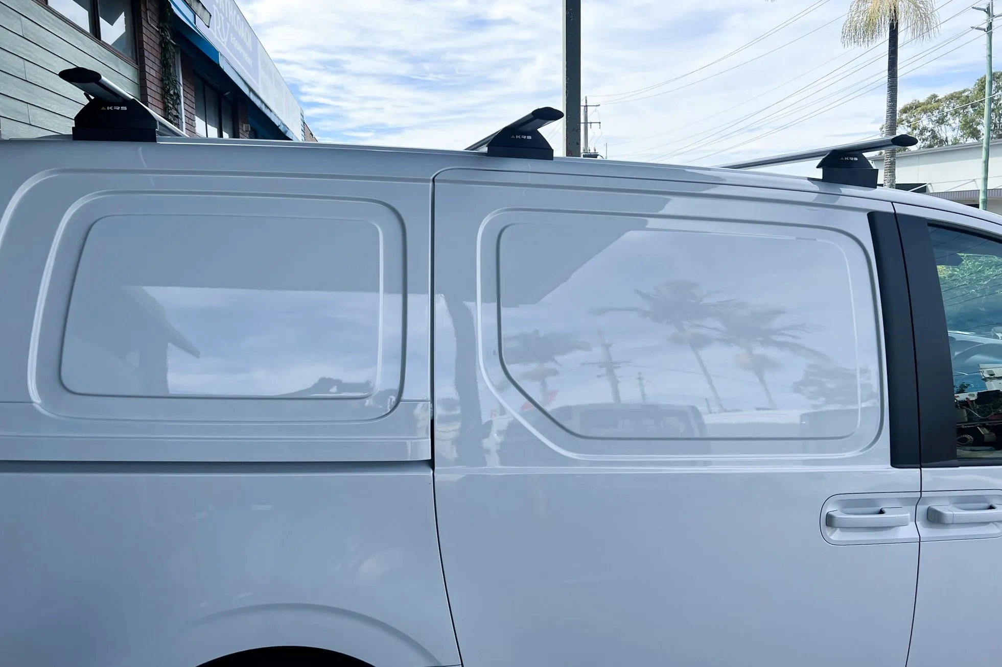 Hyundai Staria-Load Roof Racks up close side view