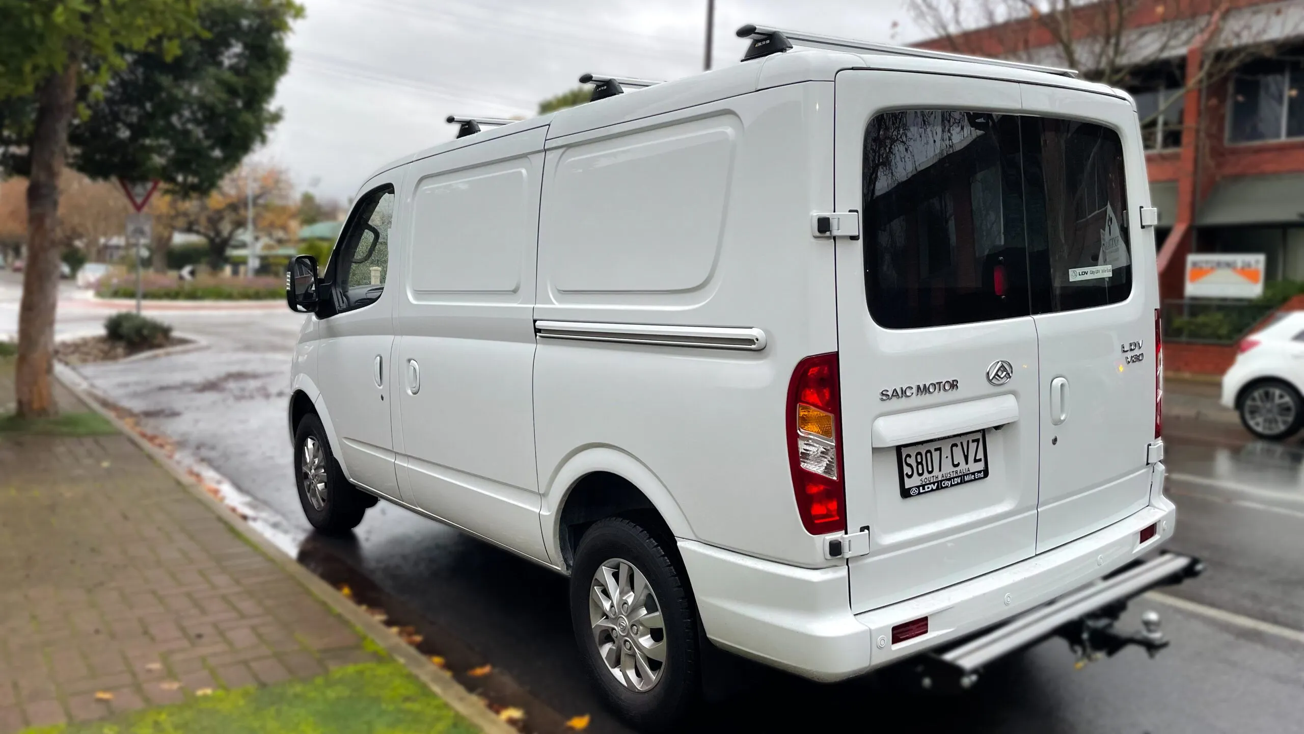 LDV V80 MY13+ Roof Racks - Image 2