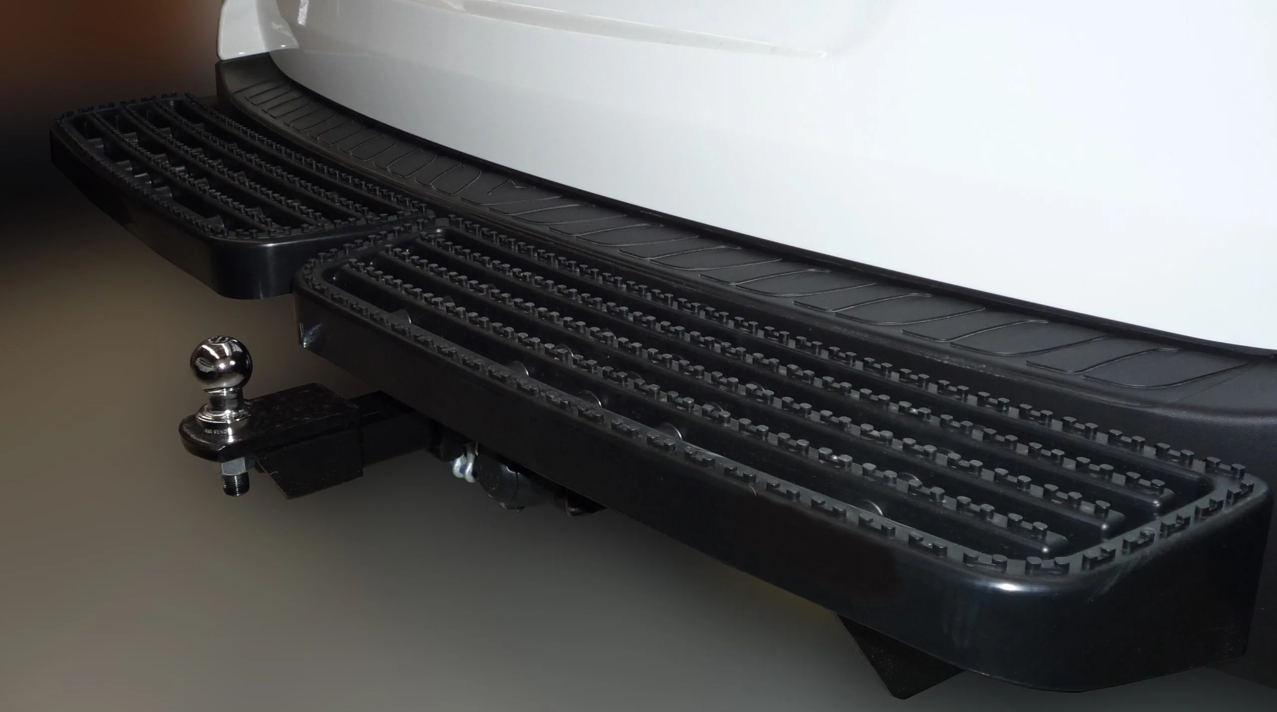 Hyundai Iload MY08-21 Rear Step - Image 2